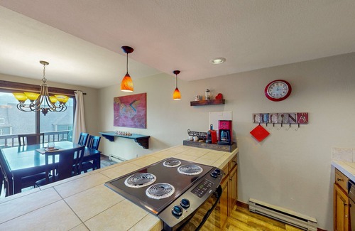Purgatory House | Spacious Family Getaway W/Private Balcony, Skiing Nearby & High-Speed WiFi