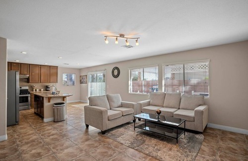 Spring Valley House | Spacious Family & Group Retreat Near the Strip!