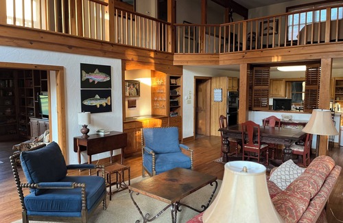 Heber Springs House | Spacious family home on the banks of the Little Red River in Heber Springs AR. n
