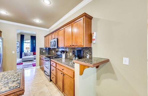 Fayetteville House | Spacious Family Home 3 Mi to Downtown Fayetteville
