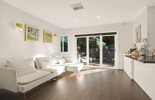 Wheelers Hill House | Spacious Family Home in the heart of Wheelers Hill