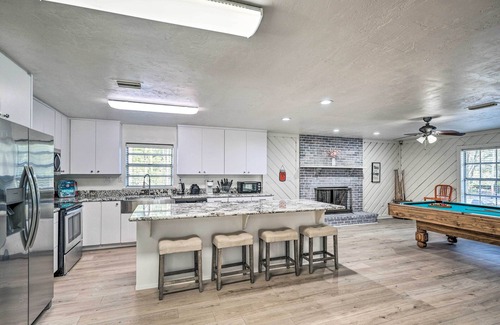 Gainesville House | Spacious Family Home w/Backyard in Gainesville!