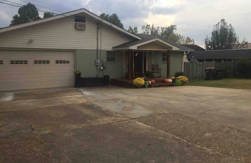 Opelika House | Spacious Family Home in Quiet Neighborhood