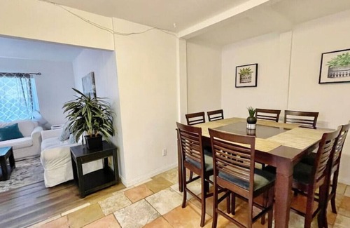 Bay Ho House | Spacious Family Home Close to Beach/Attractions