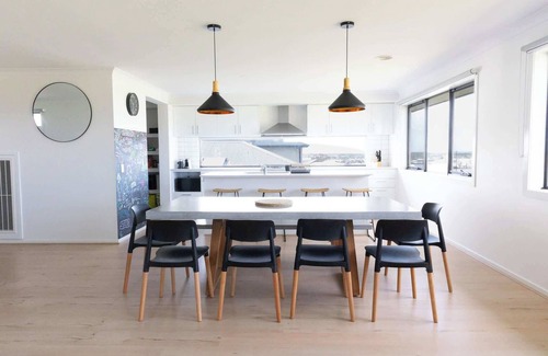 Torquay House | Spacious family home with pool and ocean views