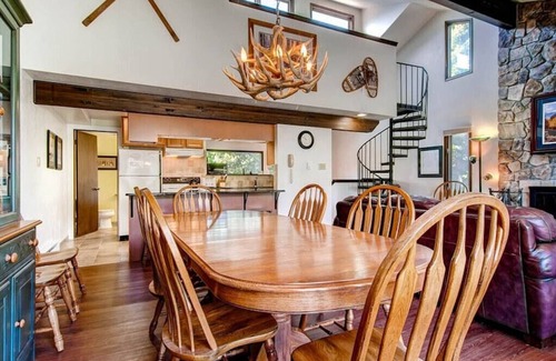 Four O'Clock Condo | Spacious Family Lodge – 2 Blocks to Main St, Dual Fireplaces