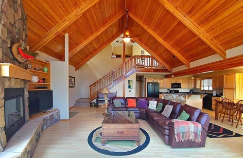 Munds Park Apartment | Spacious Family Mountain Cabin ~2 Decks ~Near Lake