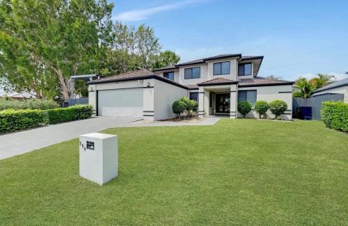 Banksia Beach House | Spacious Family & Pet-friendly Home on the Canal
