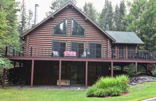 Hayward Ski Chalet | Spacious, family-sized, pet-friendly chalet style log home on Lake Chippewa.