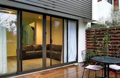 Narrabundah Apartment | Spacious Family Townhouse near Kingston & Manuka