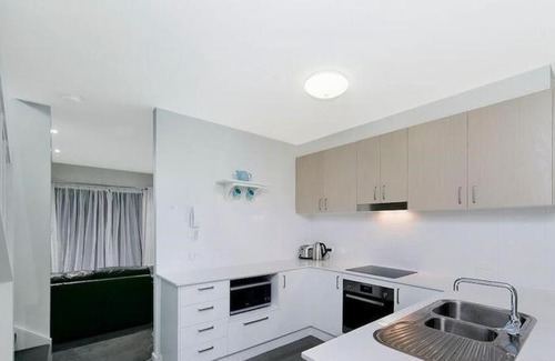 Narrabundah Apartment | Spacious Family Townhouse near Kingston & Manuka
