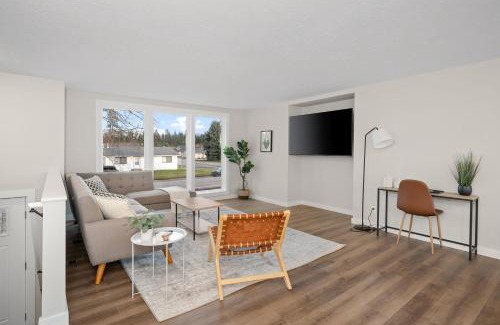 Hayden House | Spacious Family Villa only 13 mi from Silverwood