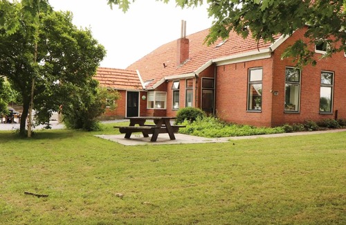Tweede Exloermond House | Spacious Farmhouse in Tweede Exlo rmond with Patio