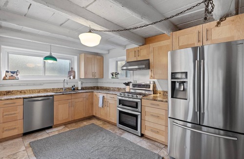 Campton Other | Spacious Farmhouse Estate Overlooking a Babbling Brook
