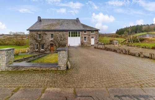 Brisy House | Spacious Farmhouse Retreat, cleaning included