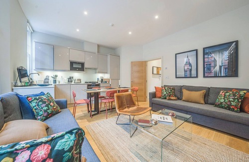 Shoreditch Apartment | Spacious first-floor apartment with lift access on Great Titchfield Street. Sleeps 18 with 3 bedrooms, 3 living rooms, 3 kitchens, and 3 bathrooms. Steps from Oxford Street and Soho.