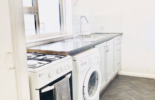 Fulham Apartment | Spacious Flat - 5 minute walk to Tube