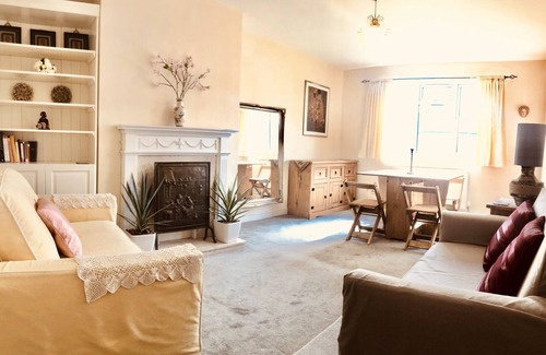 Fulham Apartment | Spacious Flat - 5 minute walk to Tube