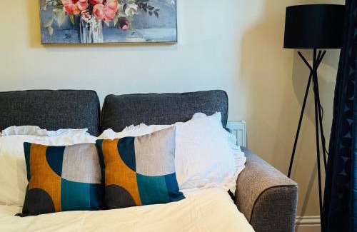 St. Leonard's Apartment | Spacious flat in Streatham