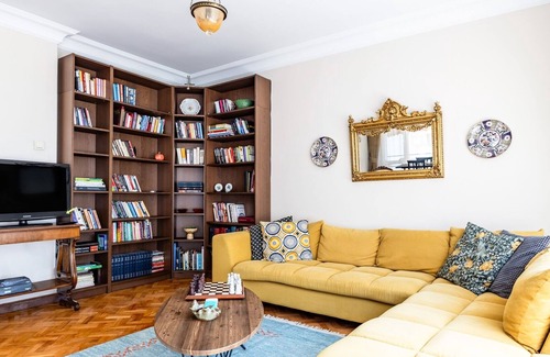 Moda Apartment | Spacious Flat w Balcony 3 min to Kadikoy Square