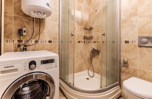 Caddebostan Mahallesi Apartment | Spacious Flat w Balcony 3 min to Bagdat Ave