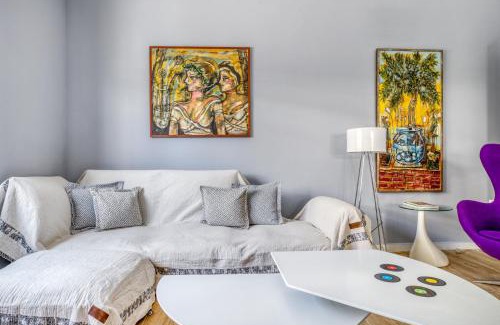Kolokinthou Apartment | Spacious flat with courtyard in Peristeri!