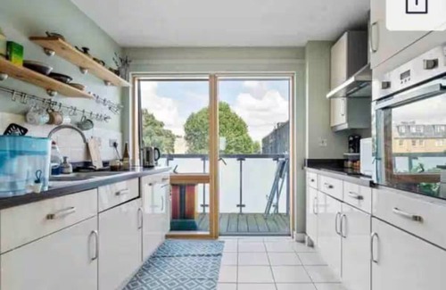 South Hampstead Apartment | Spacious Flat with Great Airport & Tube Access