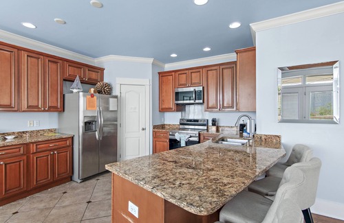 Emerald Waters Village House | Spacious, Fooseball, Air Hockey, Arcade Games, X-box,Hot tub, Free Golf Cart