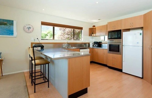 Picton House | SPACIOUS FOUR BEDROOM HOUSE OVERLOOKING PICTON.