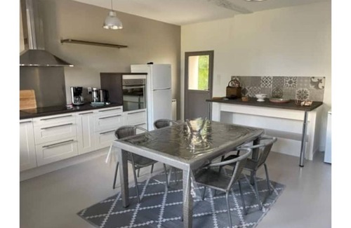 Les Clouzeaux Cottage | Spacious gite with SPA, pool table, table soccer and large garden