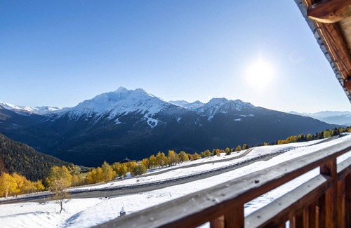 Les Eucherts Ski Chalet | Spacious chalet near slopes with south terrace