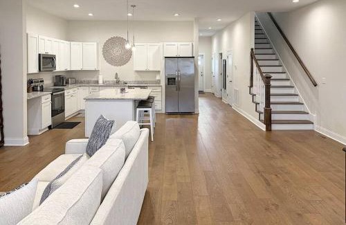 Loudon Apartment | Spacious Freshly Renovated Townhome- Scenic Side