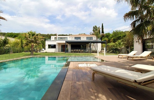 Meyreuil Villa | Spacious, fully air-conditioned family villa with private pool