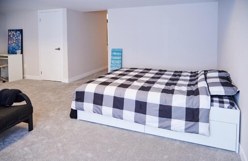 Ottawa Division House | Spacious Fully Finished Basement with Private Entrance