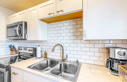 Elkhart House | Spacious gem with ample outdoor space, deck, & AC - quick drive to Notre Dame