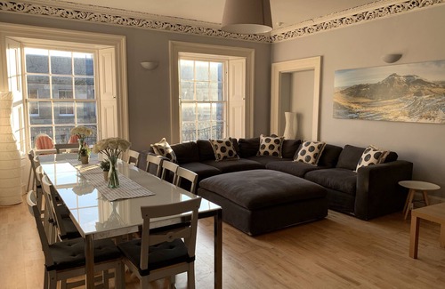 Newington Apartment | Spacious Georgian Double Upper Apartment a pleasant walk from Old Town & Castle