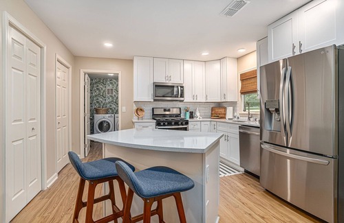 Fair Oaks House | Spacious Getaway w/Fast WiFi, Chef’s Kitchen for 8+