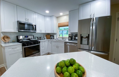 Fair Oaks House | Spacious Getaway w/Fast WiFi, Chef’s Kitchen for 8+