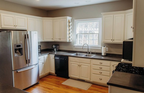 Ruckersville House | Spacious Group Stay-Pond Retreat, Fishing & Wineries Near Cville & SNP