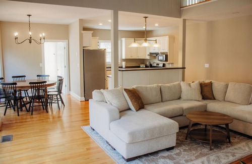 Ruckersville House | Spacious Group Stay-Pond Retreat, Fishing & Wineries Near Cville & SNP