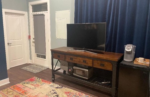 Northern Liberties House | Spacious Guest Suite - Private Entrance From Street