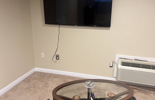 Hiram Apartment | Spacious Guestroom