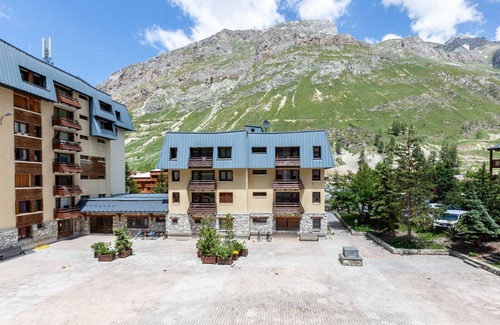 Val-d'Isere Apartment | Spacious High-Standard Apartment with WiFi, Parking, South-Facing Balcony Near Slopes