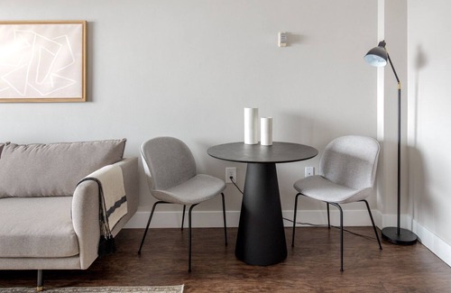 West Highland Apartment | Spacious Highland 1BR, near Highland Park & Downtown by Blueground