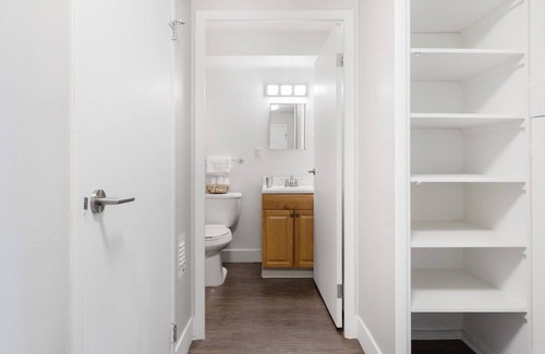 West Highland Apartment | Spacious Highland 1BR, near Highland Park & Downtown by Blueground