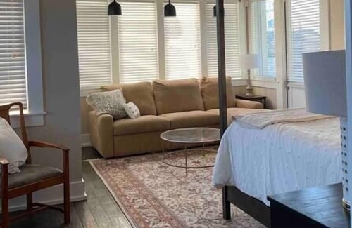 West University Apartment | Spacious Historic 3 bedroom 2 bath w/balconies