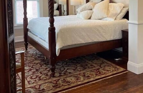 West University Apartment | Spacious Historic 3 bedroom 2 bath w/balconies