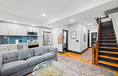 Shaw Apartment | Spacious Historic Retreat - Logan Circle Rowhouse