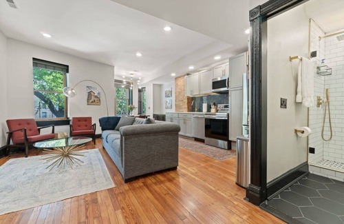 Shaw Apartment | Spacious Historic Retreat - Logan Circle Rowhouse