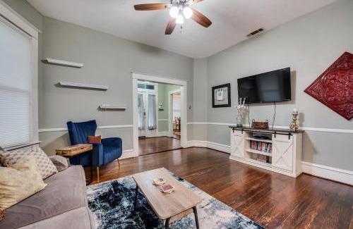 Junius Heights House | Spacious Historical 2 Bed House